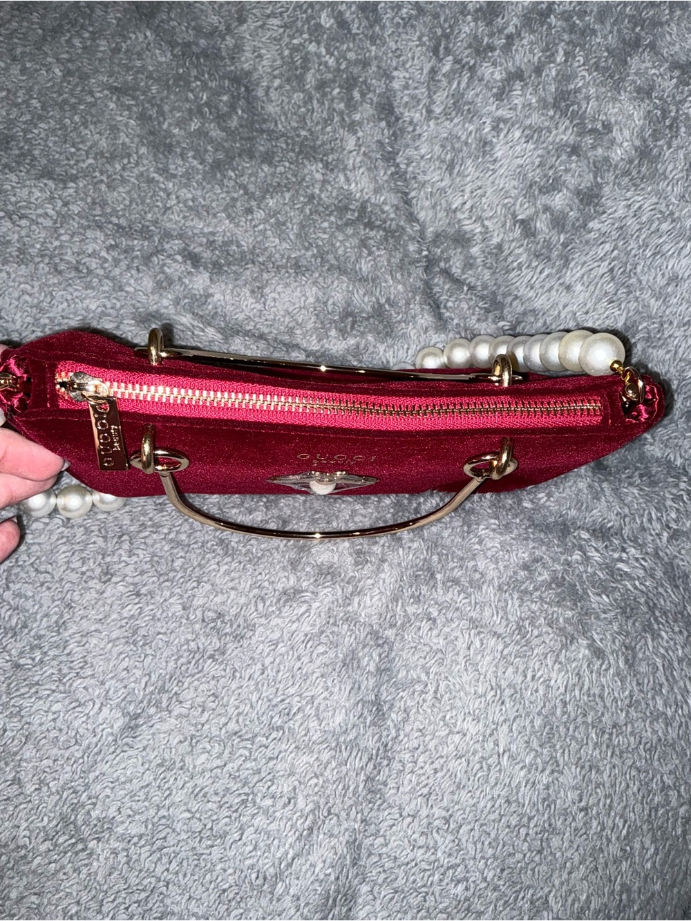 Gucci Beauty Red Velvet Pearl Handle Clutch Cosmetic Pouch Bee Embellished - Picture 7 of 8